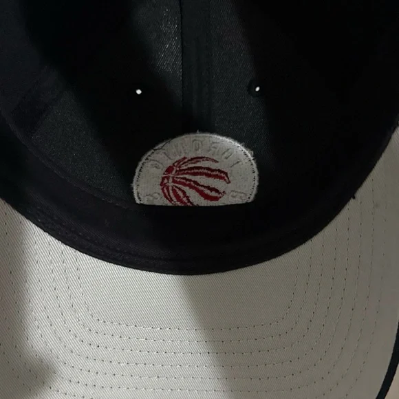 Toronto Raptors Black Cap - Picture 3 of 4